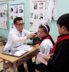 Trung tâm Y tế huyện Đồng Văn tổ chức khám sức khỏe định kỳ cho học sinh