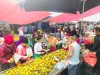 Trung tâm Y tế khu vực Đồng Văn tổ chức truyền thông tại chợ phiên về xử lý nước và vệ sinh môi trường trong mùa bão lụt