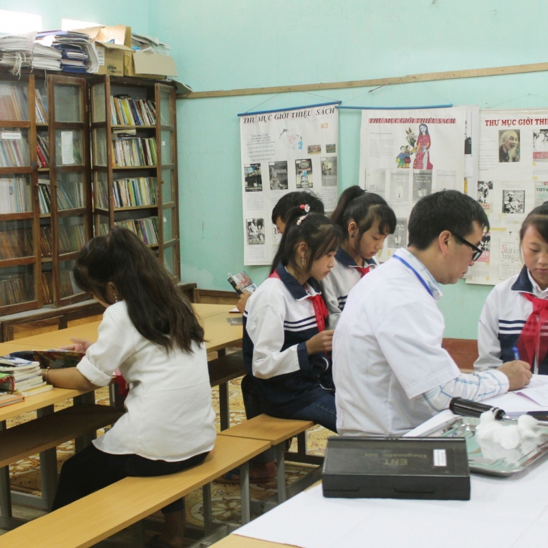 Tổ chức khám sức khỏe định kỳ cho học sinh các trường trên địa bàn huyện